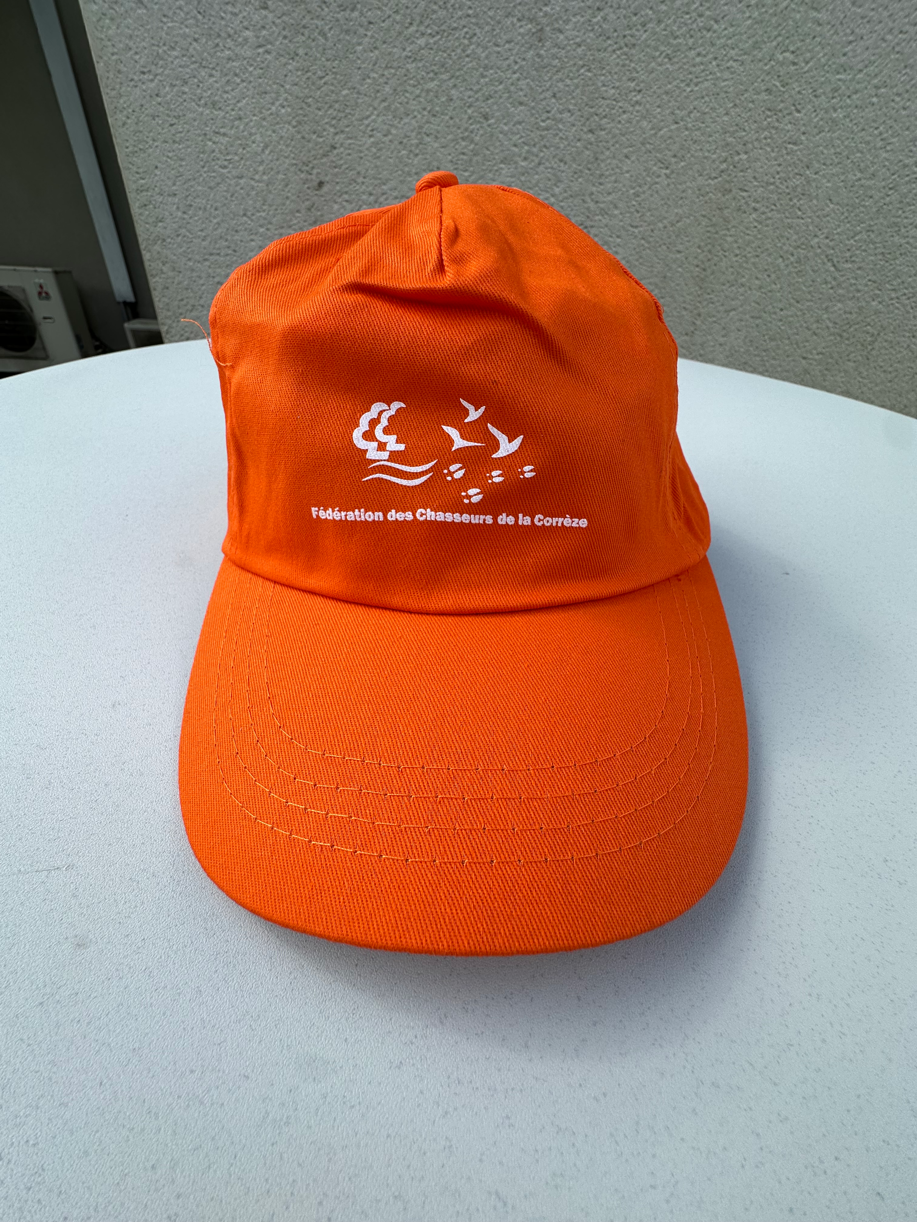 Casquette orange fluo avec le logo de la Fédération des Chasseurs de Corrèze